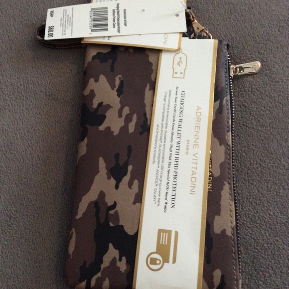 Adrienne Vittadini Handbags - Adrienne Vittadini charging wallet wristlet camo